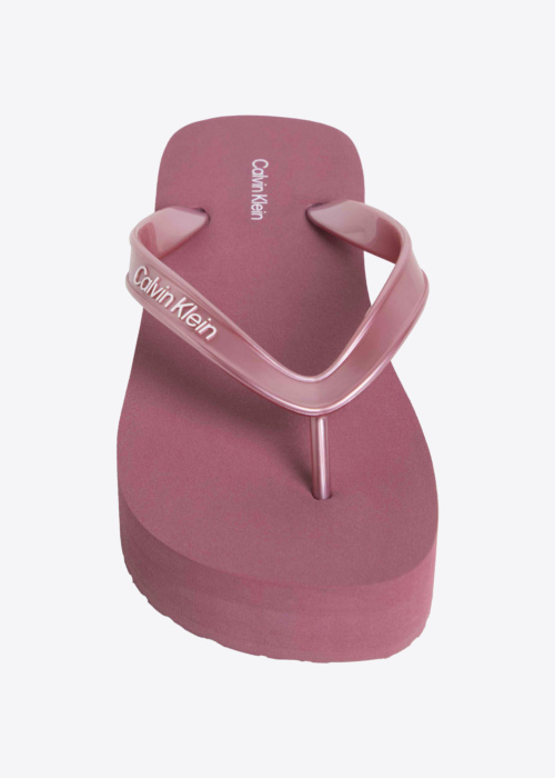 Calvin Klein šlepetės per pirštą