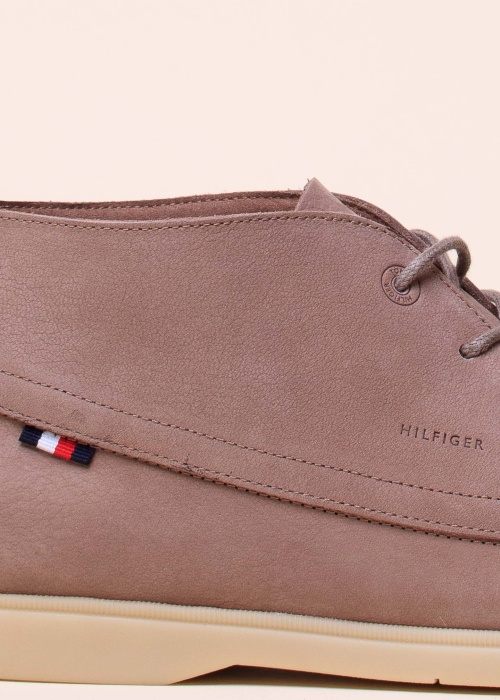 Tommy Hilfiger nubuko odos aulinukai