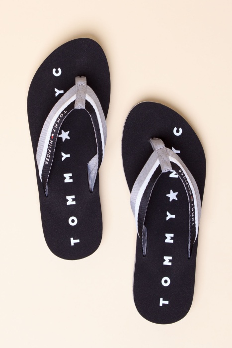 Tommy Hilfiger šlepetės per pirštą