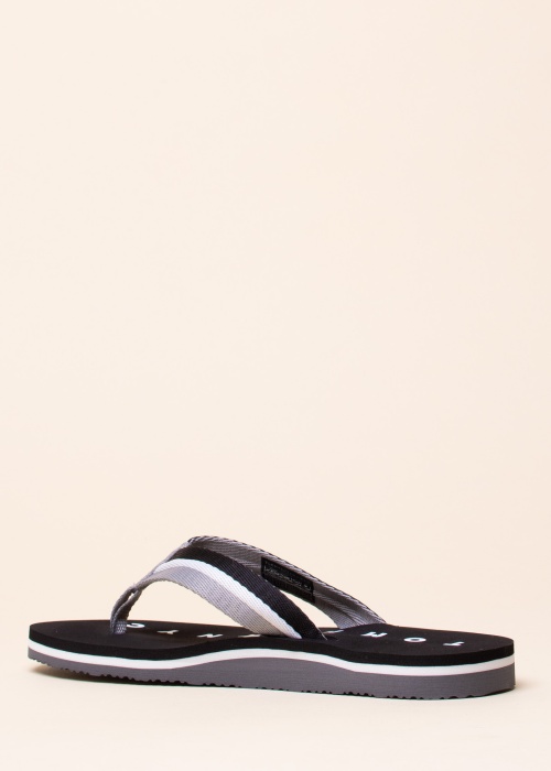 Tommy Hilfiger šlepetės per pirštą