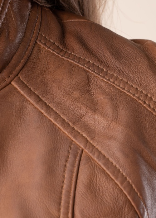 Mustang striukė Mu-wnos-blanca