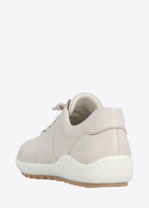 Remonte laisvalaikio bateliai