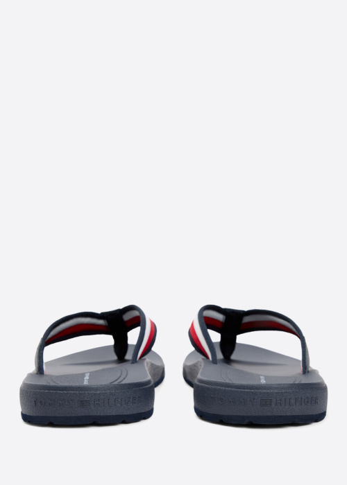 Tommy Hilfiger šlepetės per pirštą