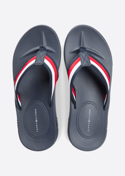 Tommy Hilfiger šlepetės per pirštą