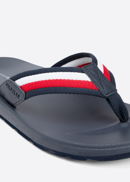 Tommy Hilfiger šlepetės per pirštą