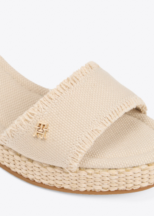 Tommy Hilfiger bateliai