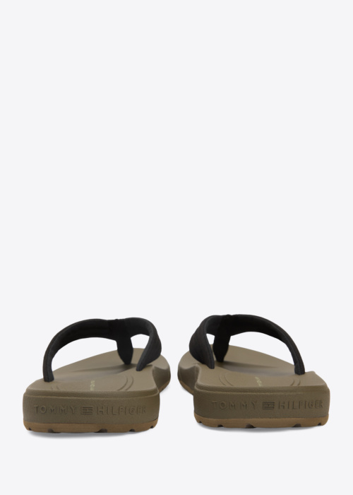 Tommy Hilfiger šlepetės per pirštą