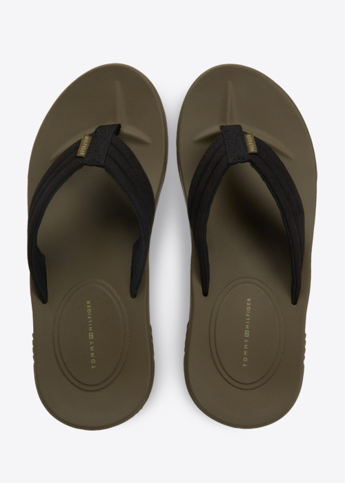 Tommy Hilfiger šlepetės per pirštą