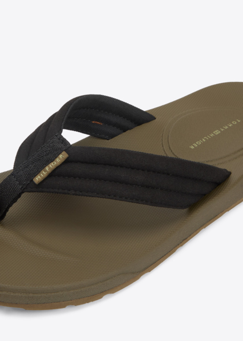 Tommy Hilfiger šlepetės per pirštą