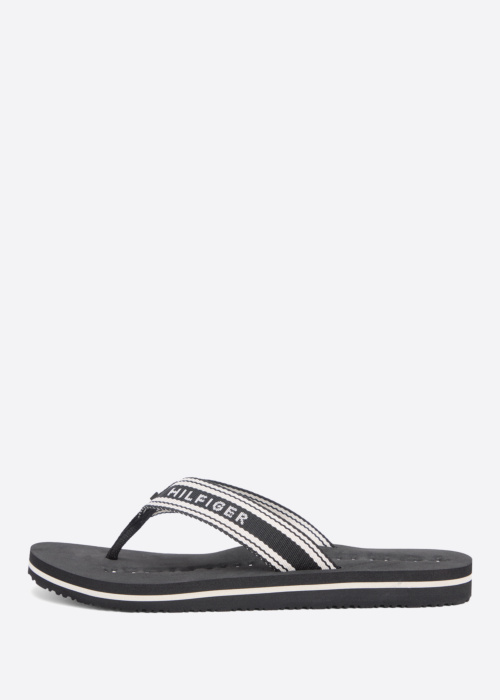 Tommy Hilfiger šlepetės per pirštą