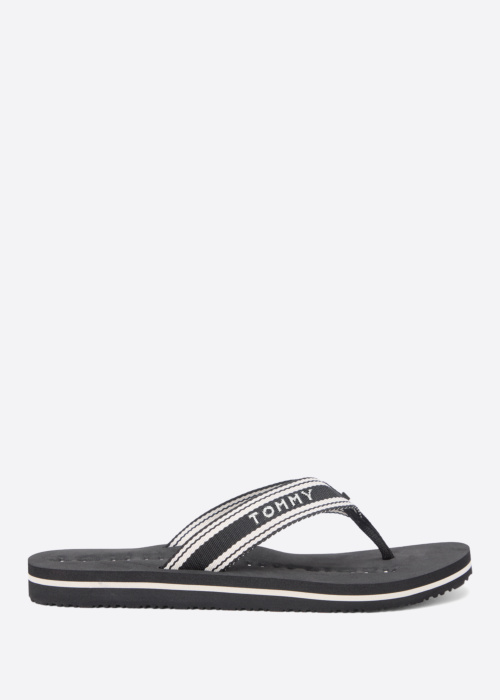 Tommy Hilfiger šlepetės per pirštą