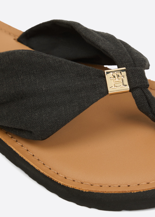 Tommy Hilfiger šlepetės per pirštą
