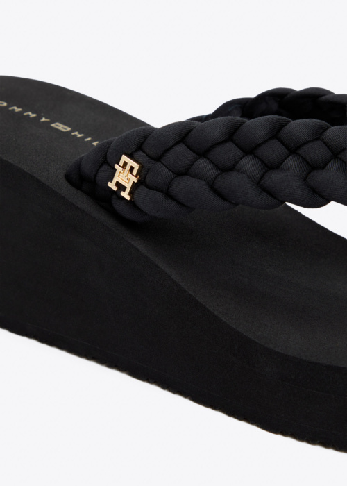 Tommy Hilfiger šlepetės per pirštą