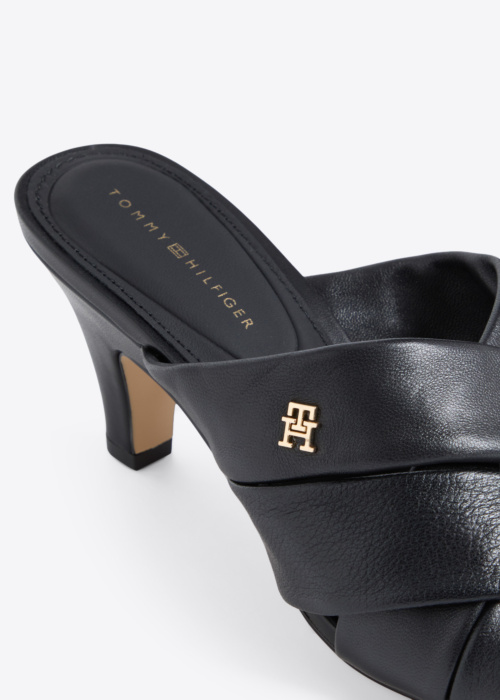 Tommy Hilfiger bateliai