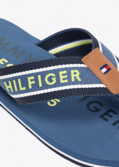 Tommy Hilfiger šlepetės per pirštą