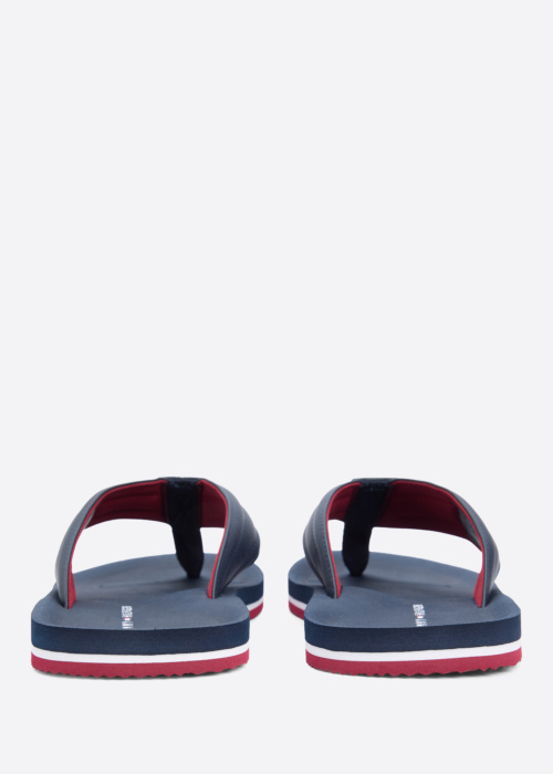 Tommy Hilfiger šlepetės per pirštą