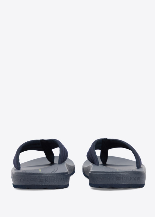 Tommy Hilfiger šlepetės per pirštą