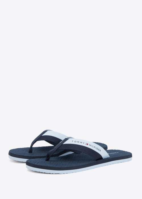 Tommy Hilfiger šlepetės per pirštą