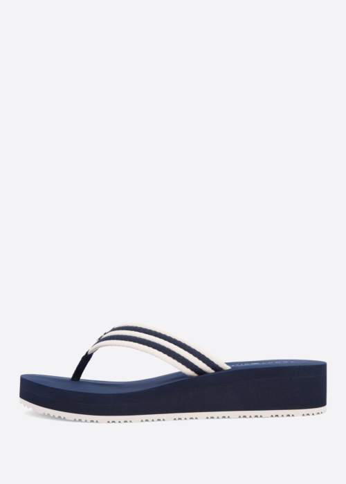 Tommy Hilfiger šlepetės per pirštą