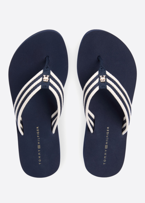 Tommy Hilfiger šlepetės per pirštą