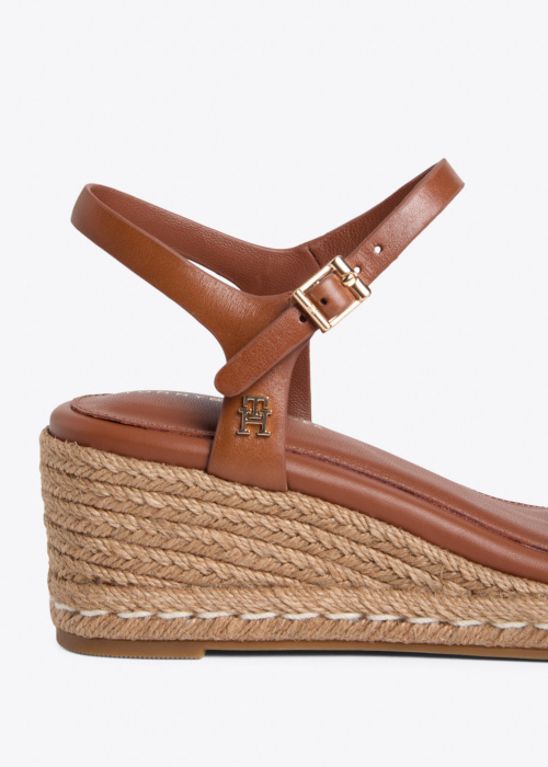 Tommy Hilfiger bateliai