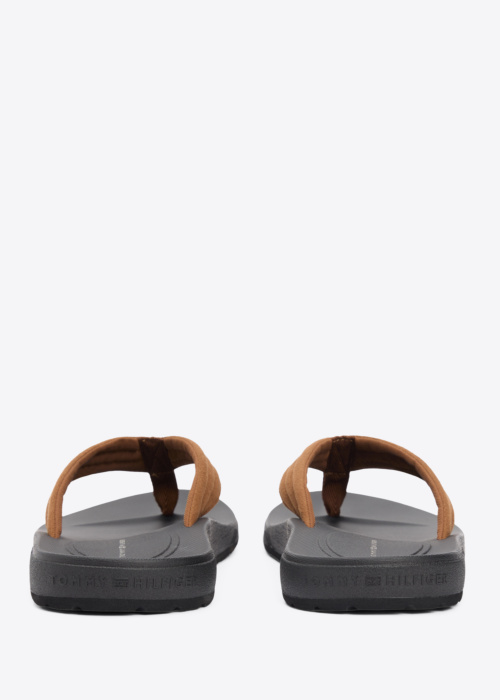 Tommy Hilfiger šlepetės per pirštą