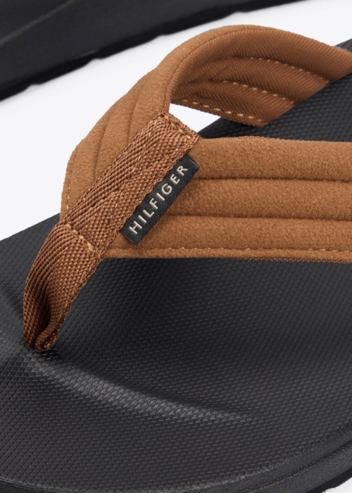 Tommy Hilfiger šlepetės per pirštą