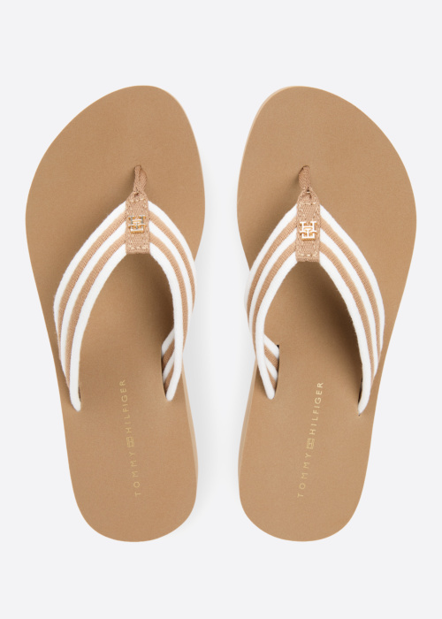 Tommy Hilfiger šlepetės per pirštą