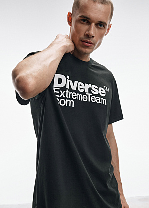 Diverse Su trumpomis rankovėmis marškinėliai