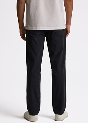 Diverse kelnės Kais