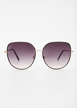 Diverse akiniai nuo saulės Stalo