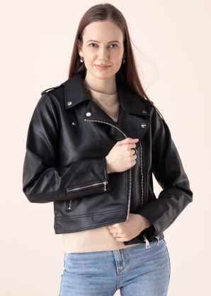 b.young striukė Acomy