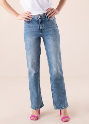 b.young džinsai Kato