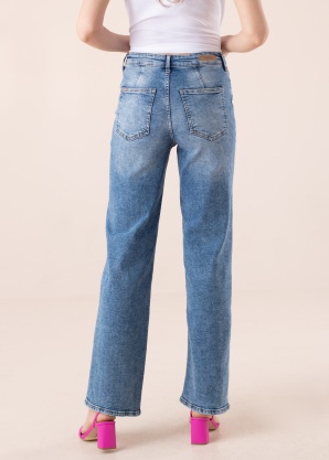 b.young džinsai Kato