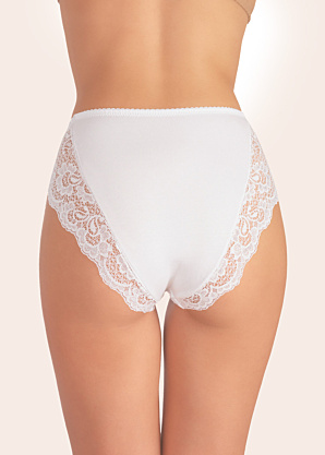 Jadea kelnaitės dėžutėje