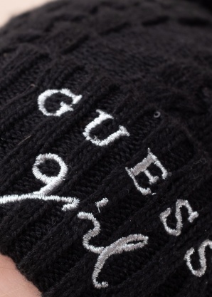 Guess žieminė kepurė