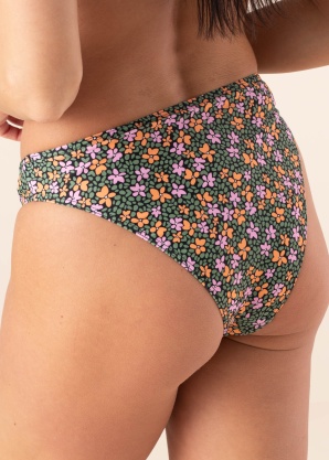 Trofe maudymosi kelnaitės