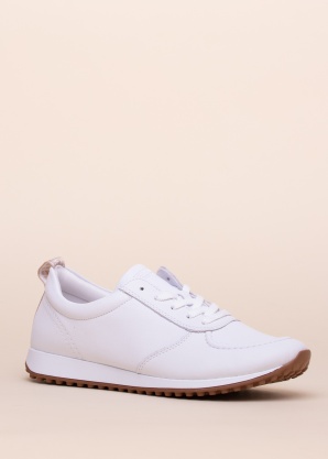 Remonte laisvalaikio bateliai