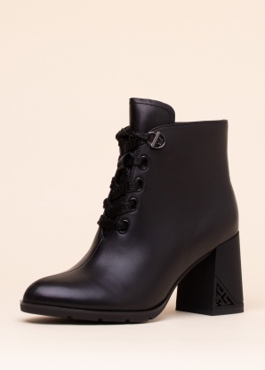 Loretta Vitale aulinukai