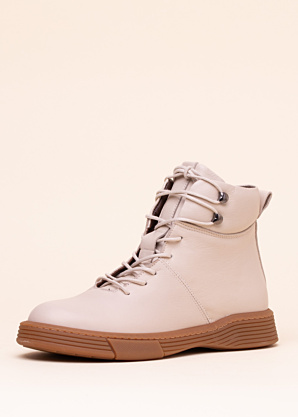 Molly Bessa aulinukai