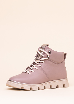 Molly Bessa aulinukai