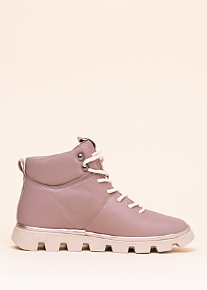 Molly Bessa aulinukai