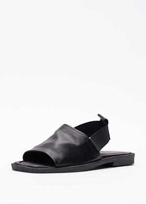 Molly Bessa bateliai