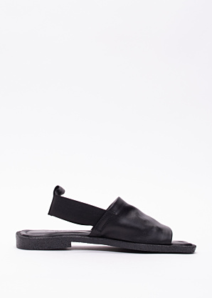 Molly Bessa bateliai