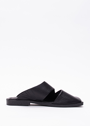 Molly Bessa bateliai