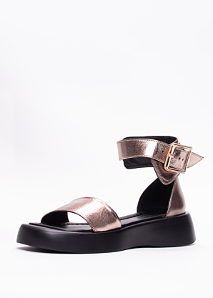 Molly Bessa bateliai