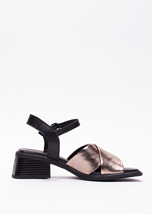 Molly Bessa bateliai