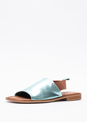 Molly Bessa bateliai