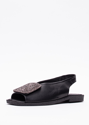 Molly Bessa bateliai