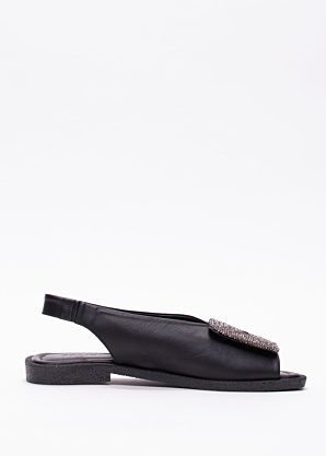 Molly Bessa bateliai